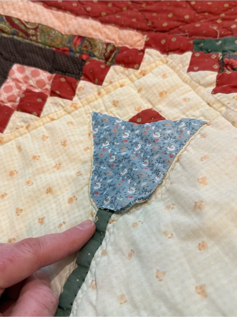 Vintage handmade floral tulip patchwork Quilt handmade machine sewn folk art